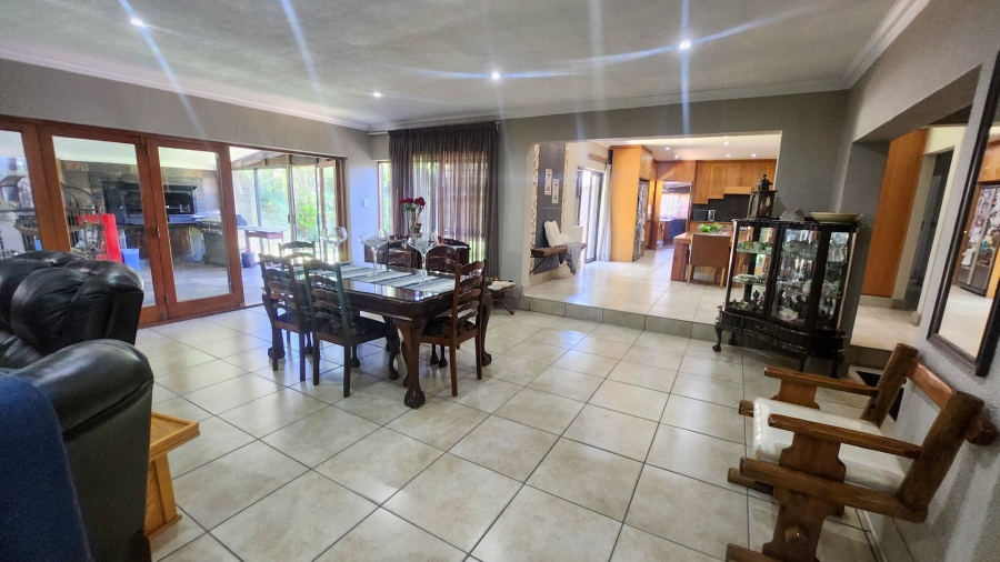 6 Bedroom Property for Sale in Doringkruin North West